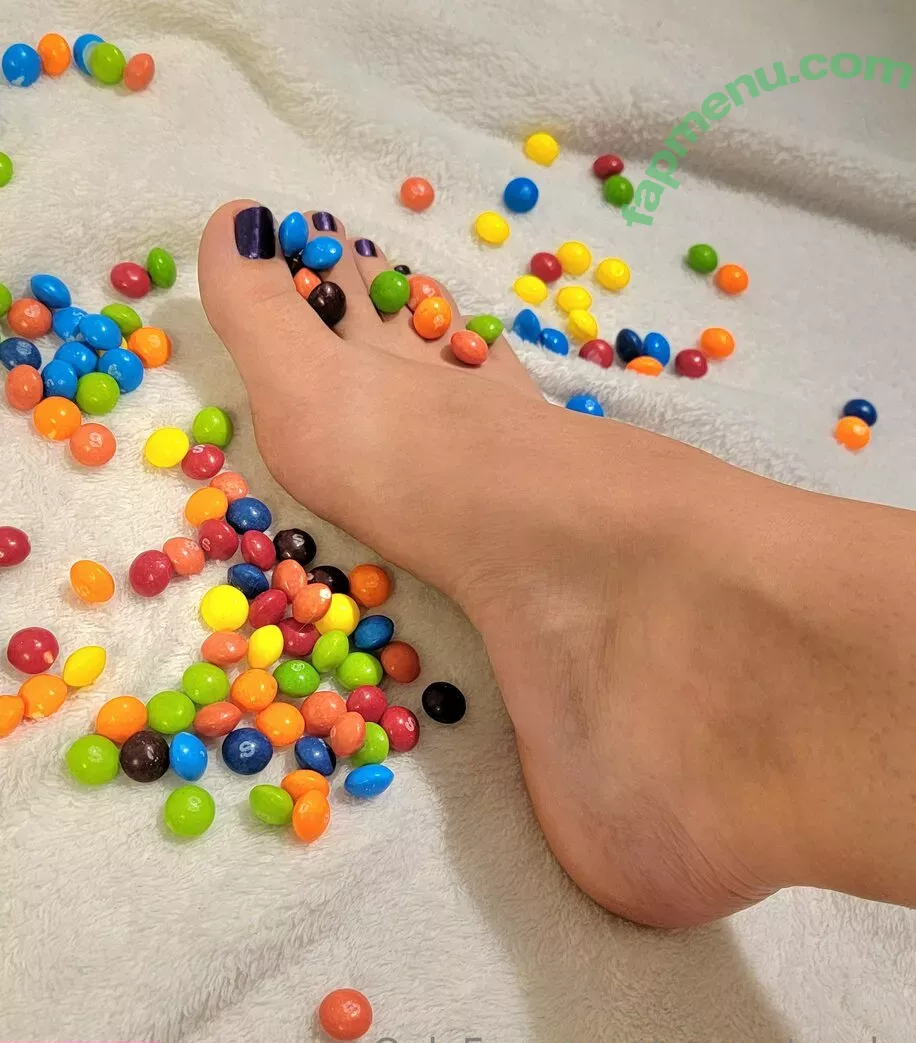 GamertoesKZ nude photo #0035 (galleriaofsoles)