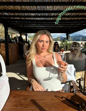 Gazygabz3 / Gabi.daviesx nude photo #0193