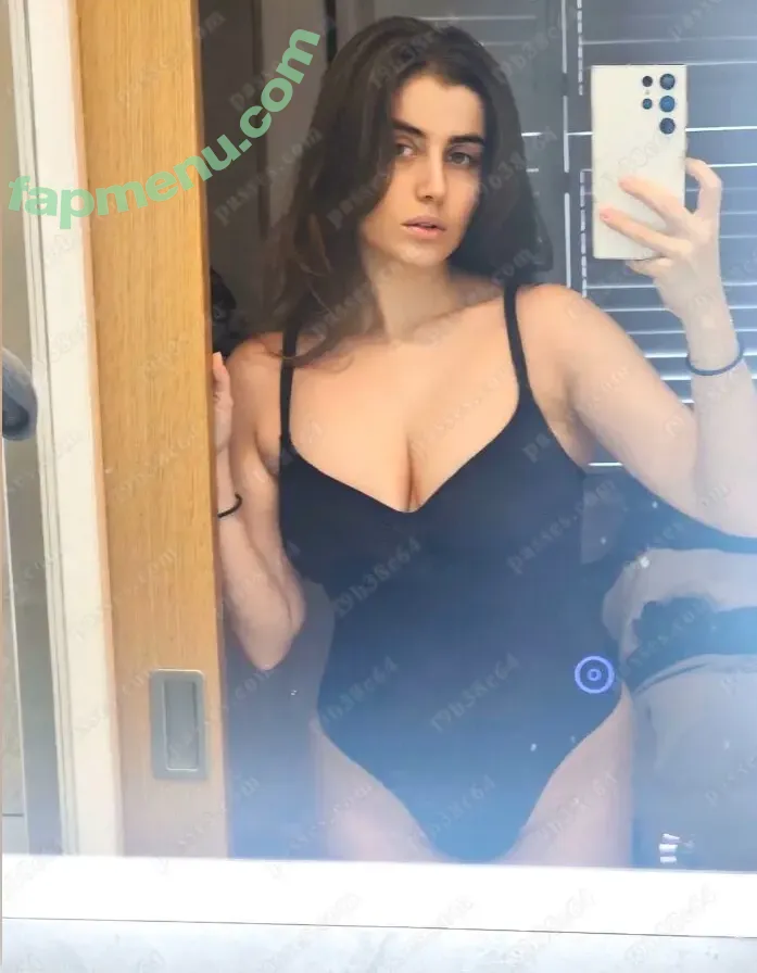 Gee Nelly nude photo #0011 (geenelly / itsgee_)