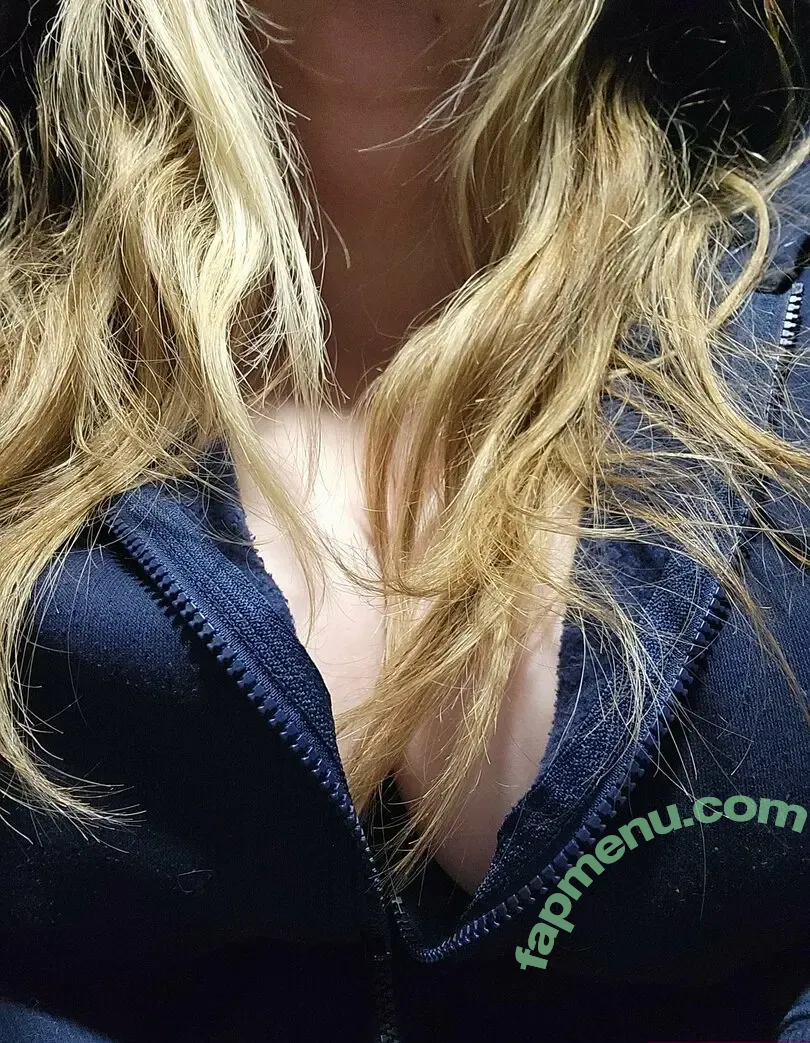 geekikitten nude photo #0220 (geekykittenxo)