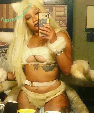 geeksandgrubs / Chef Mary Lou / Lou Beezy / Proud Mary / coffee_andconcealer nude photo #0063