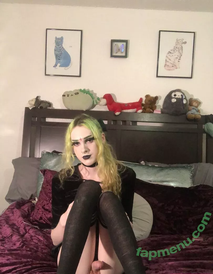 genericgothgf nude photo #0006 (GenriceGothGF / generic_goth_gf)