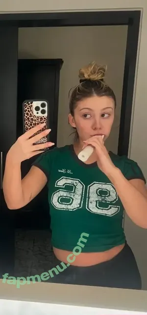 Genevieve Hannelius / ghannelius nude photo #0314