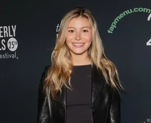 Genevieve Hannelius / ghannelius nude photo #0344