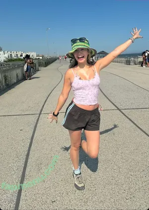 Genevieve Hannelius / ghannelius nude photo #0355