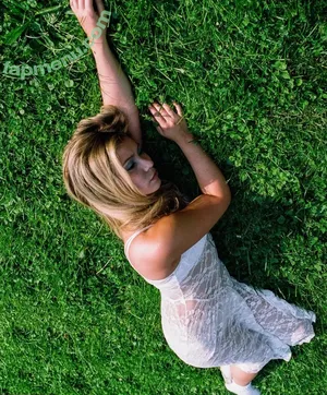 Genevieve Hannelius / ghannelius nude photo #0445