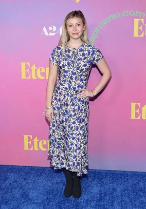 Genevieve Hannelius / ghannelius nude photo #0470