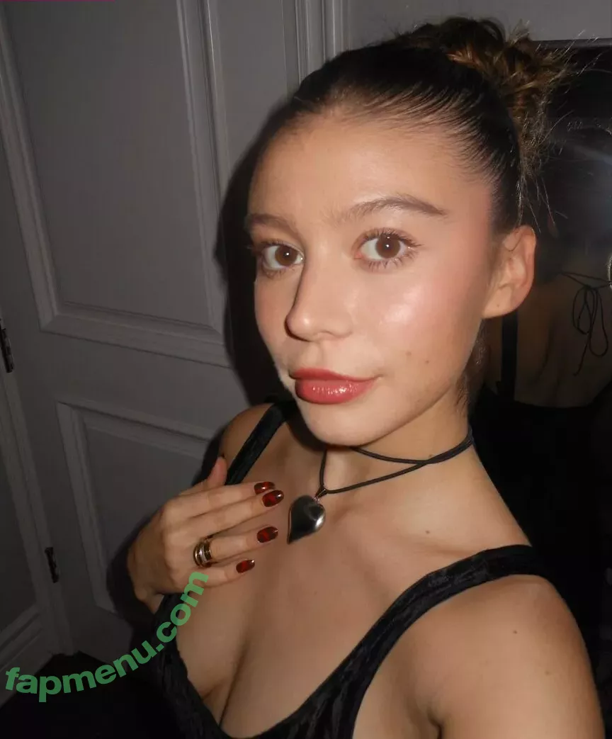 Genevieve Hannelius nude photo #0053 (ghannelius)