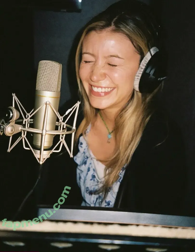 Genevieve Hannelius nude photo #0427 (ghannelius)