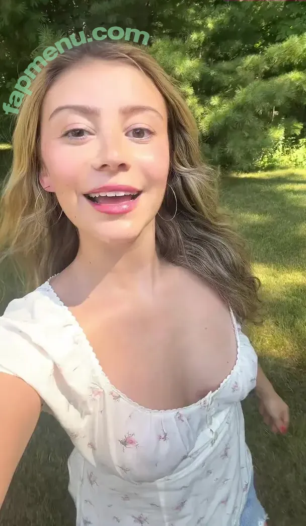 Genevieve Hannelius nude photo #0432 (ghannelius)