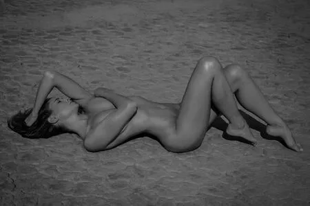 Genevieve Morton / genevievemorton nude photo #0042