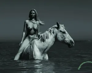 Genevieve Morton / genevievemorton / watch.genevieve nude photo #0707