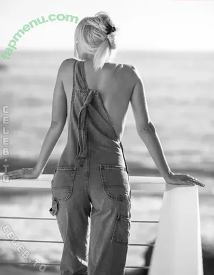 Genevieve Morton / genevievemorton / watch.genevieve nude photo #0725