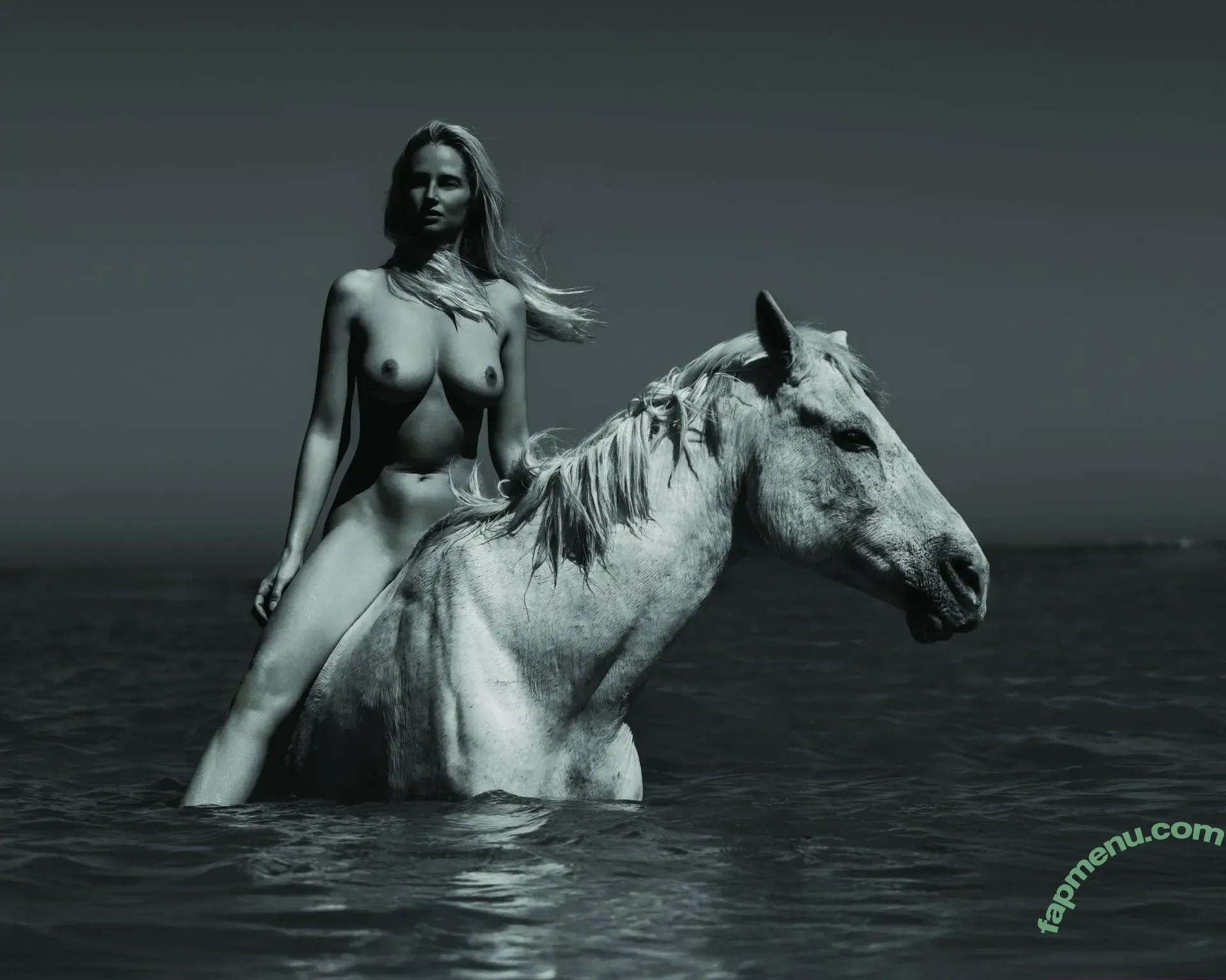 Genevieve Morton nude photo #0707 (genevievemorton / watch.genevieve)