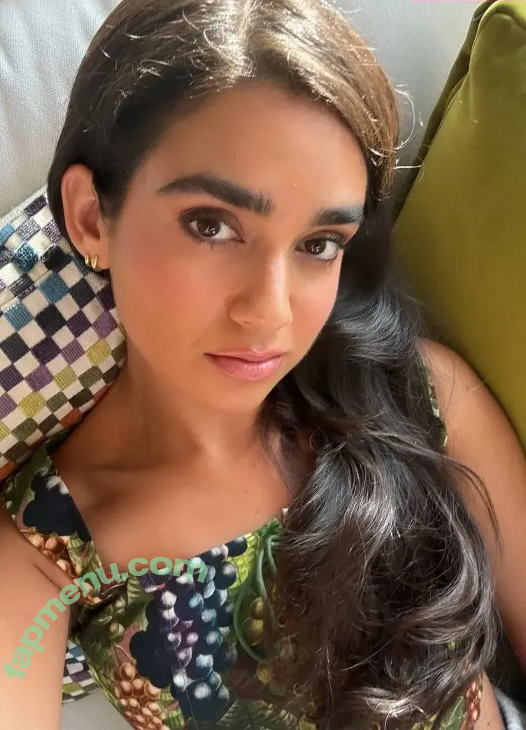 Geraldine Viswanathan nude photo #0096 (yoyogeraldine)