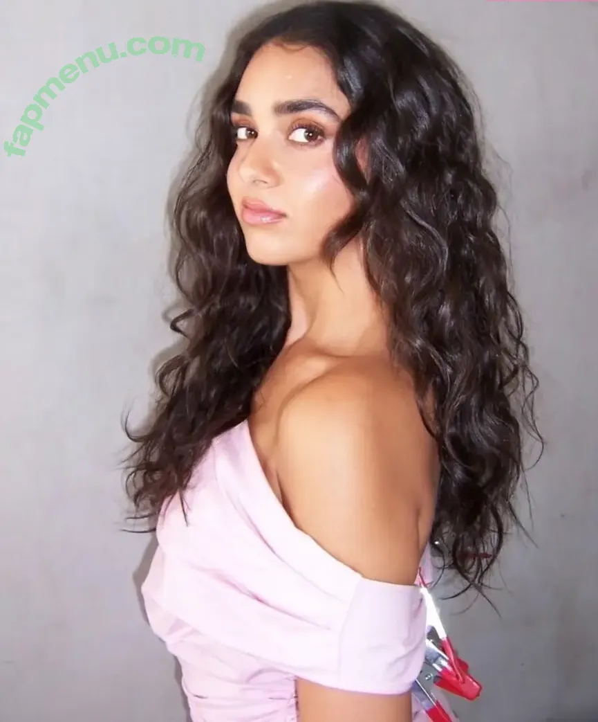 Geraldine Viswanathan nude photo #0135 (yoyogeraldine)
