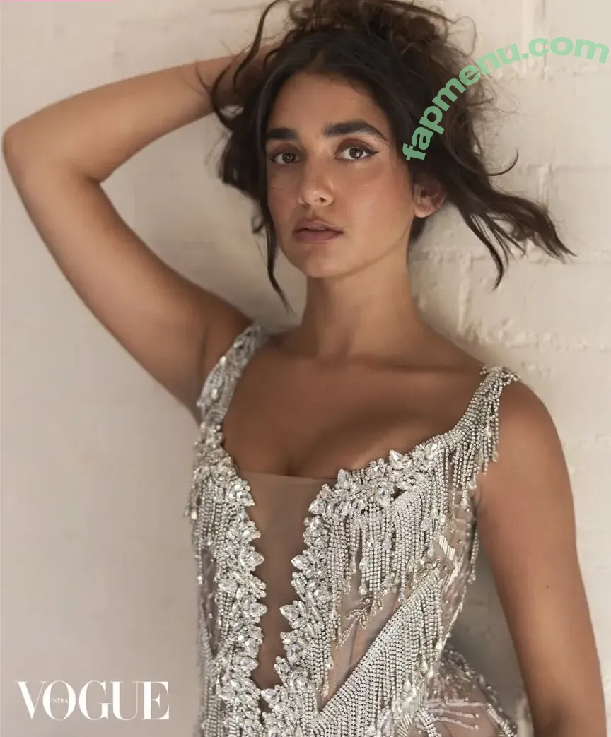 Geraldine Viswanathan nude photo #0147 (yoyogeraldine)