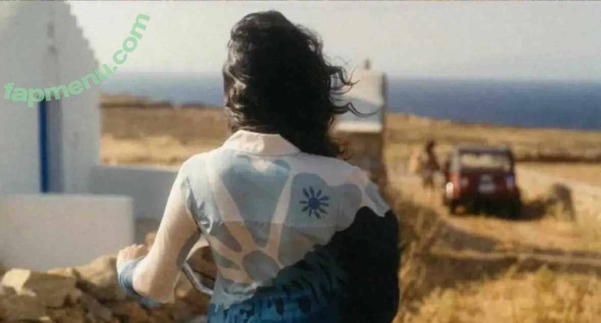 Geraldine Viswanathan nude photo #0212 (yoyogeraldine)