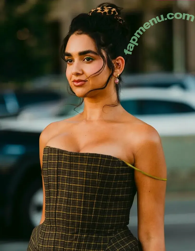 Geraldine Viswanathan nude photo #0240 (yoyogeraldine)