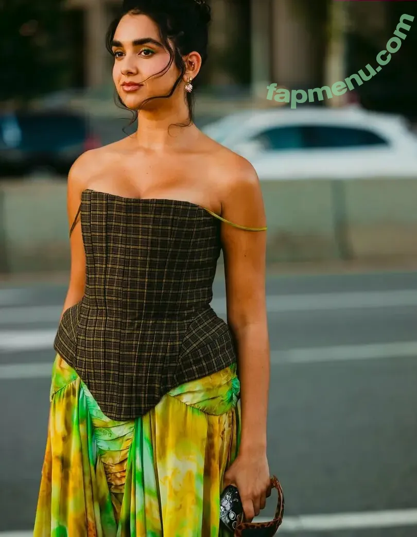 Geraldine Viswanathan nude photo #0241 (yoyogeraldine)