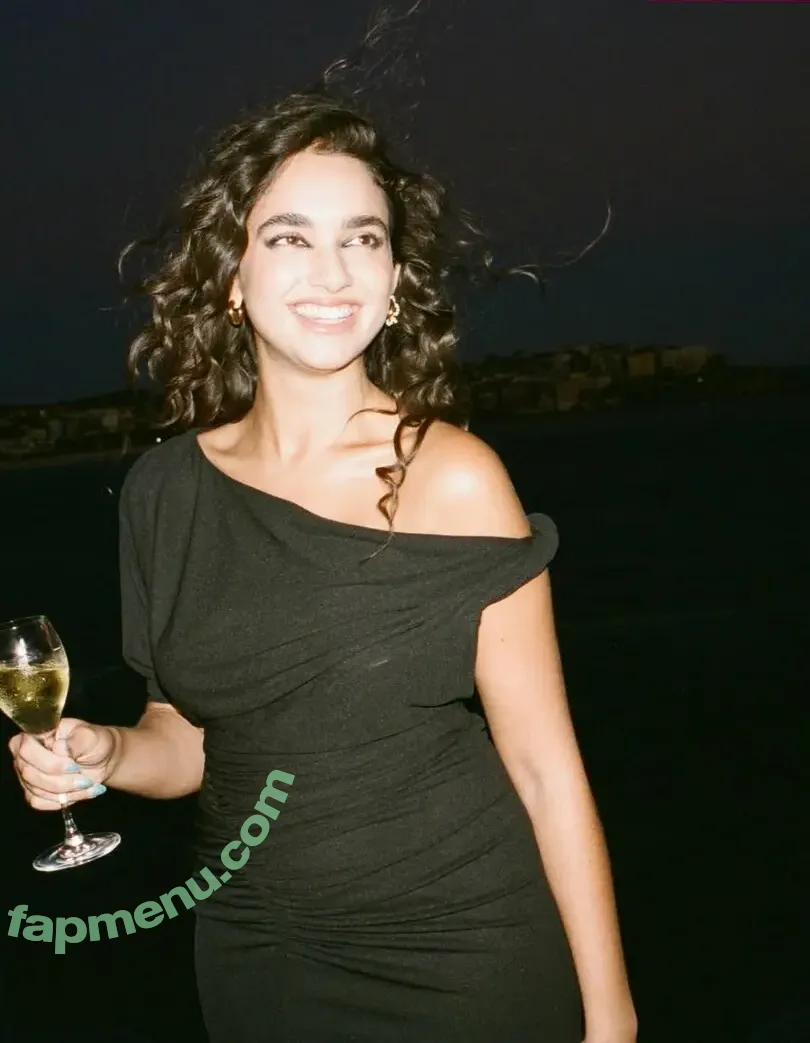 Geraldine Viswanathan nude photo #0293 (yoyogeraldine)