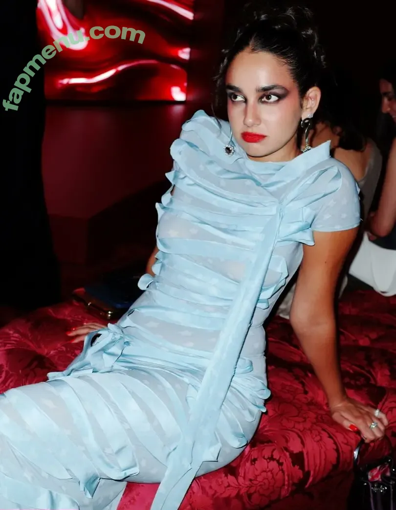 Geraldine Viswanathan nude photo #0303 (Indian / yoyogeraldine)