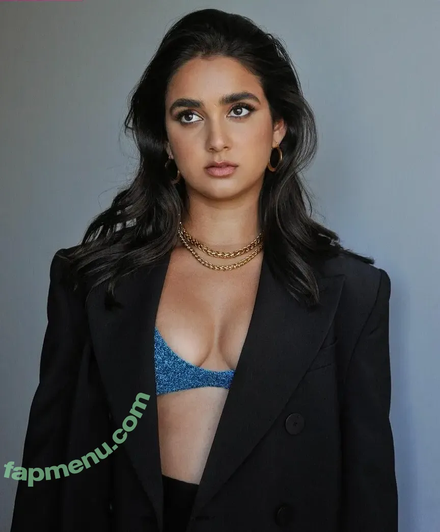 Geraldine Viswanathan nude photo #0330 (Indian / yoyogeraldine)