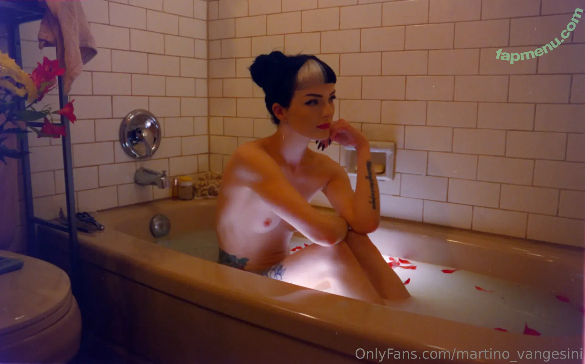 gethleys_glour nude photo #0014 (gethleys_glour)