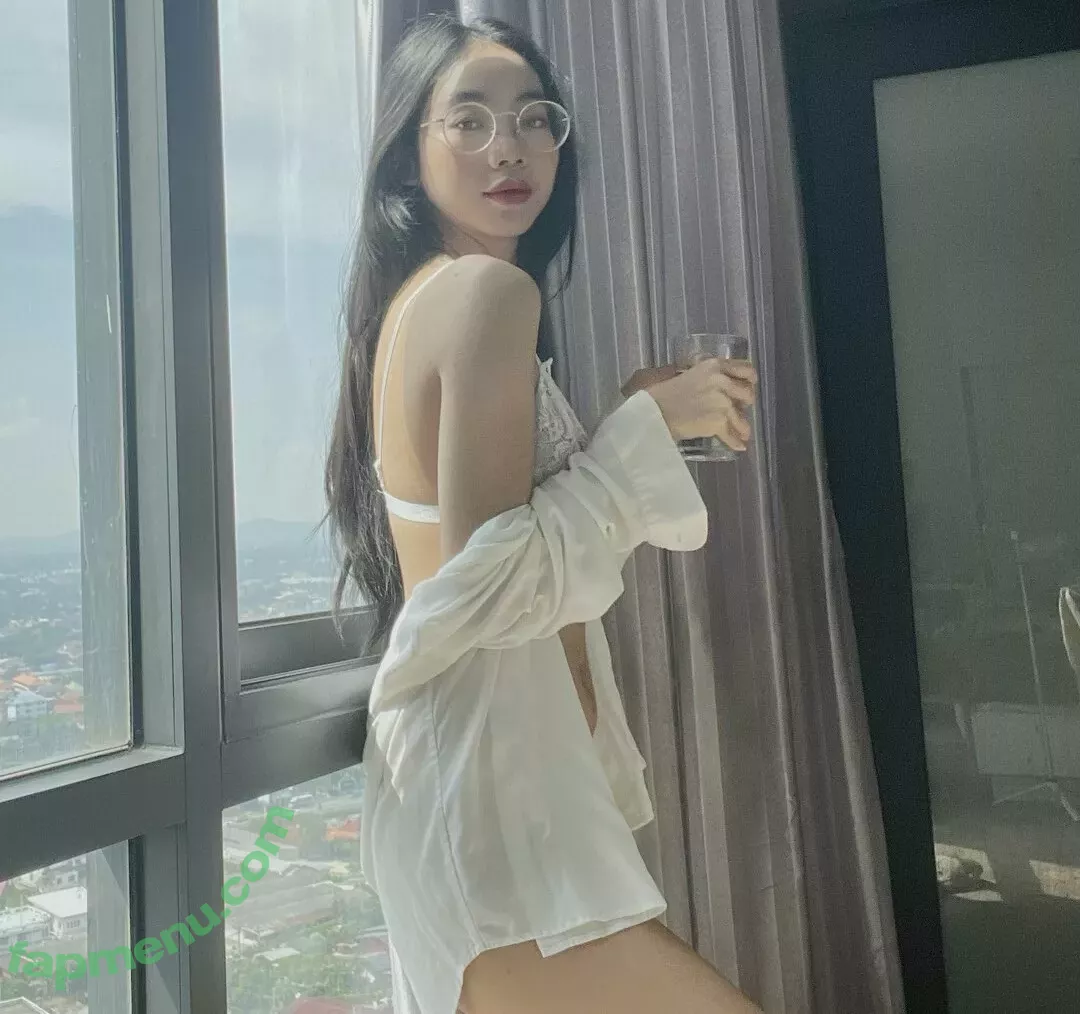 GGoldenbee nude photo #0027 (Dayone_ps / goldenbeelive)