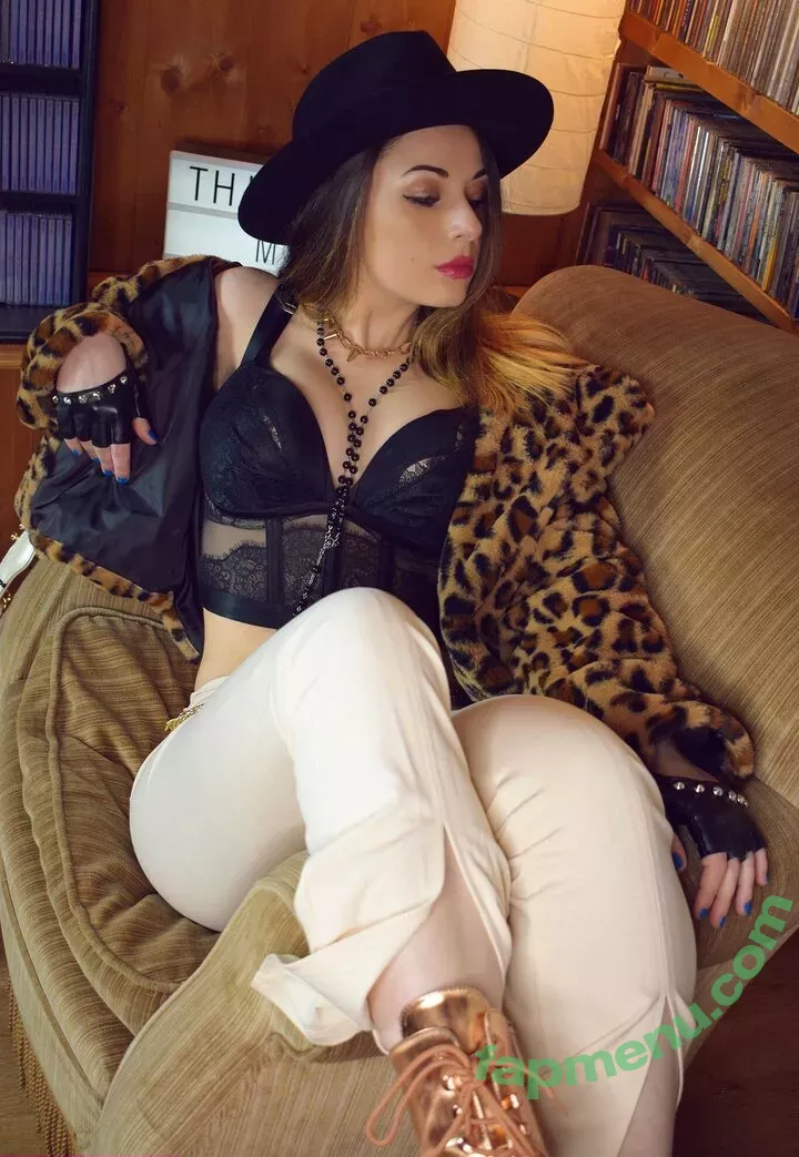 Giada Robin nude photo #1659 (giadarobin)