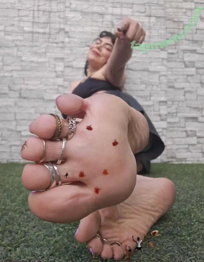 giantess.deborafree nude photo #0017 (giantess.deborafree)