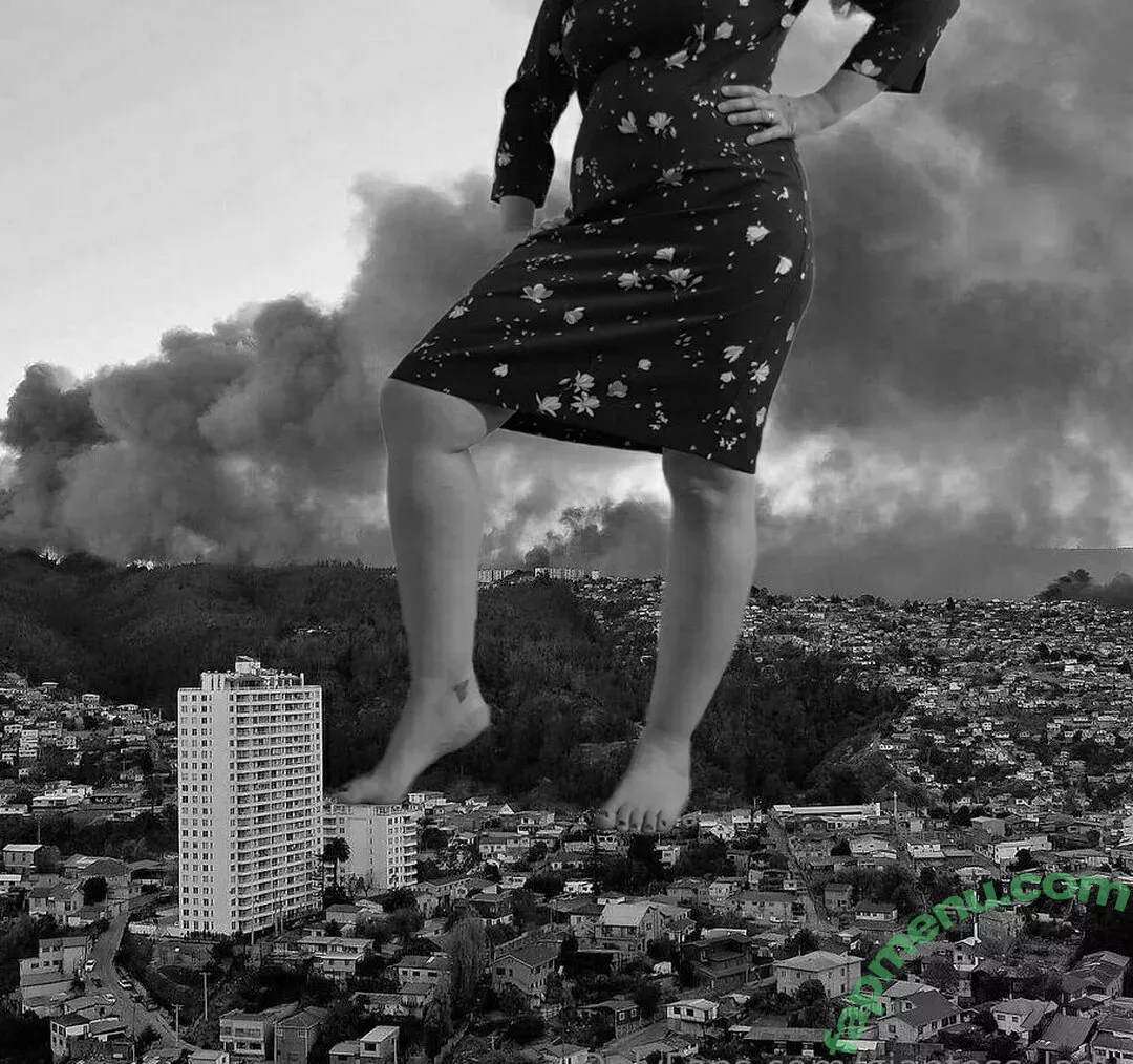 giantess_lady nude photo #0006 (giantess_lady)