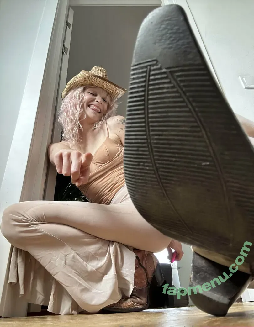 giantess_vovk nude photo #0034 (christi.vovk)