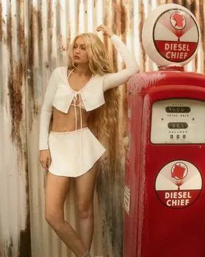 Gigi Hadid / GiGiHadid / aaliyahhadid / officialgigihadid nude photo #0133