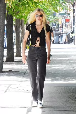 Gigi Hadid / GiGiHadid / aaliyahhadid / officialgigihadid nude photo #0151