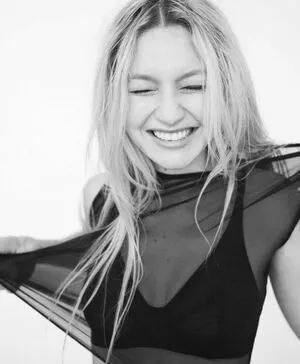 Gigi Hadid / GiGiHadid / aaliyahhadid / officialgigihadid nude photo #0188