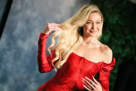 Gigi Hadid / GiGiHadid / aaliyahhadid / officialgigihadid nude photo #0194