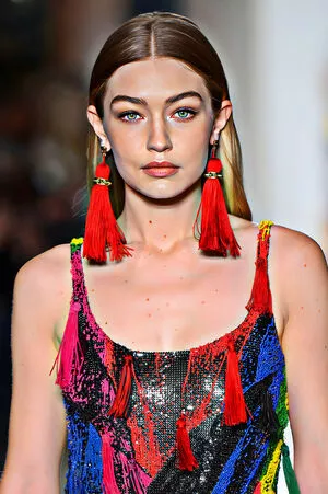 Gigi Hadid / GiGiHadid / aaliyahhadid / officialgigihadid nude photo #0206