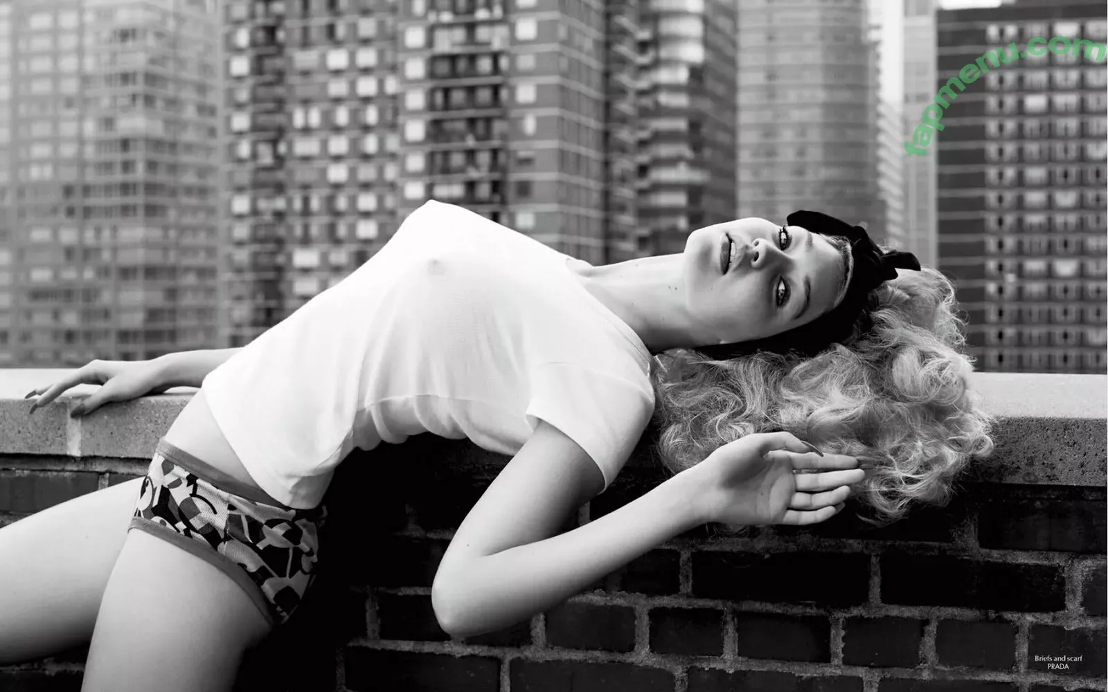 Gigi Hadid nude photo #0063 (GiGiHadid / aaliyahhadid / officialgigihadid)