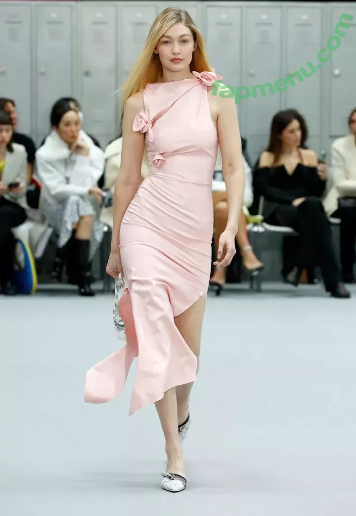 Gigi Hadid nude photo #0154 (GiGiHadid / aaliyahhadid / officialgigihadid)