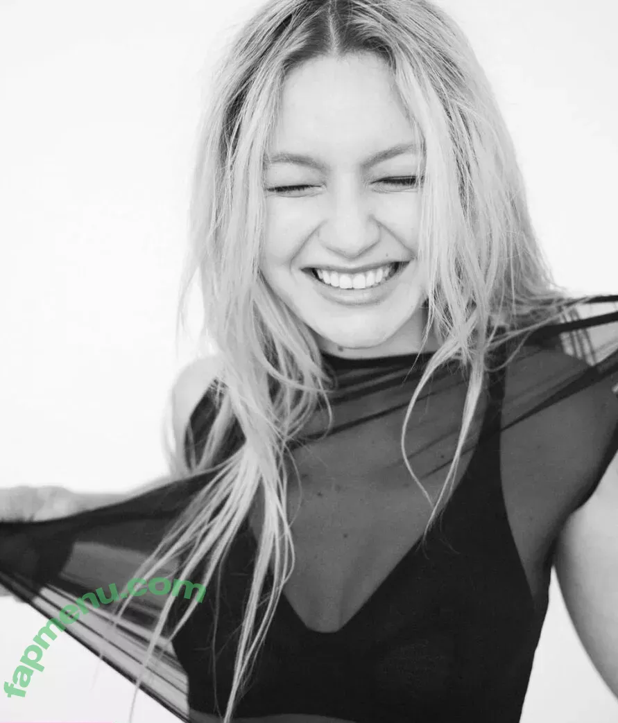 Gigi Hadid nude photo #0188 (GiGiHadid / aaliyahhadid / officialgigihadid)
