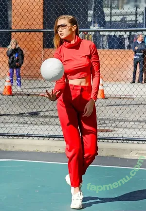 Gigi Hadid / GiGiHadid / aaliyahhadid nude photo #1104