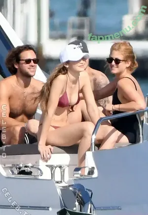 Gigi Hadid / GiGiHadid / aaliyahhadid nude photo #1126