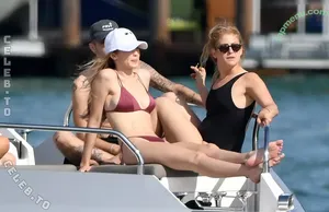 Gigi Hadid / GiGiHadid / aaliyahhadid nude photo #1127