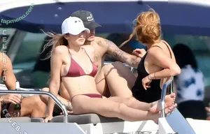 Gigi Hadid / GiGiHadid / aaliyahhadid nude photo #1130