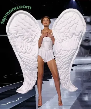 Gigi Hadid / GiGiHadid / aaliyahhadid nude photo #1154