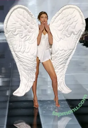 Gigi Hadid / GiGiHadid / aaliyahhadid nude photo #1161