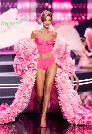 Gigi Hadid / GiGiHadid / aaliyahhadid nude photo #1179