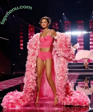 Gigi Hadid / GiGiHadid / aaliyahhadid nude photo #1182