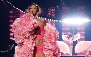 Gigi Hadid / GiGiHadid / aaliyahhadid nude photo #1188